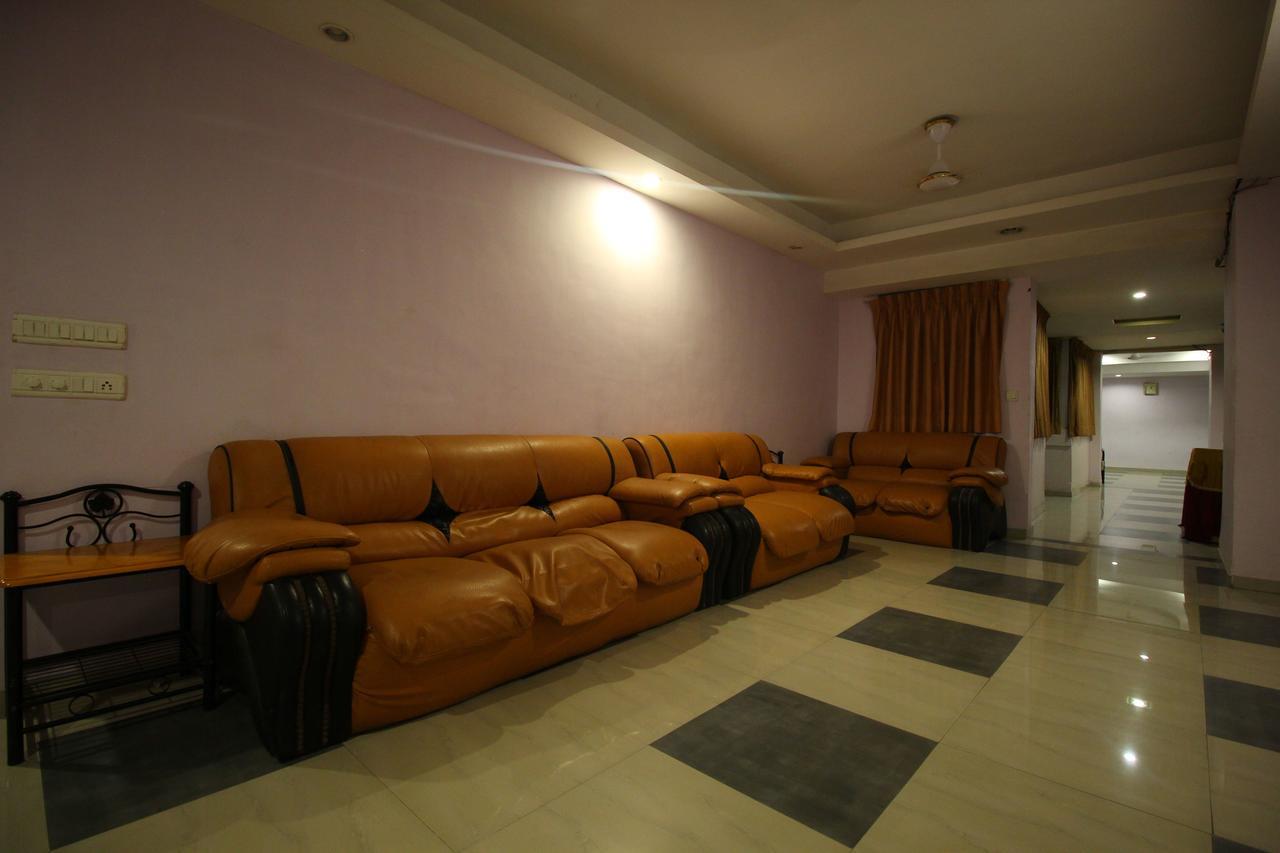 Oyo 8786 Hotel Maan Residency アーメダバード エクステリア 写真